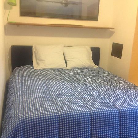 Ferienwohnung Bilocale Nella Vecchia Citta' Di Mentone Exterior foto