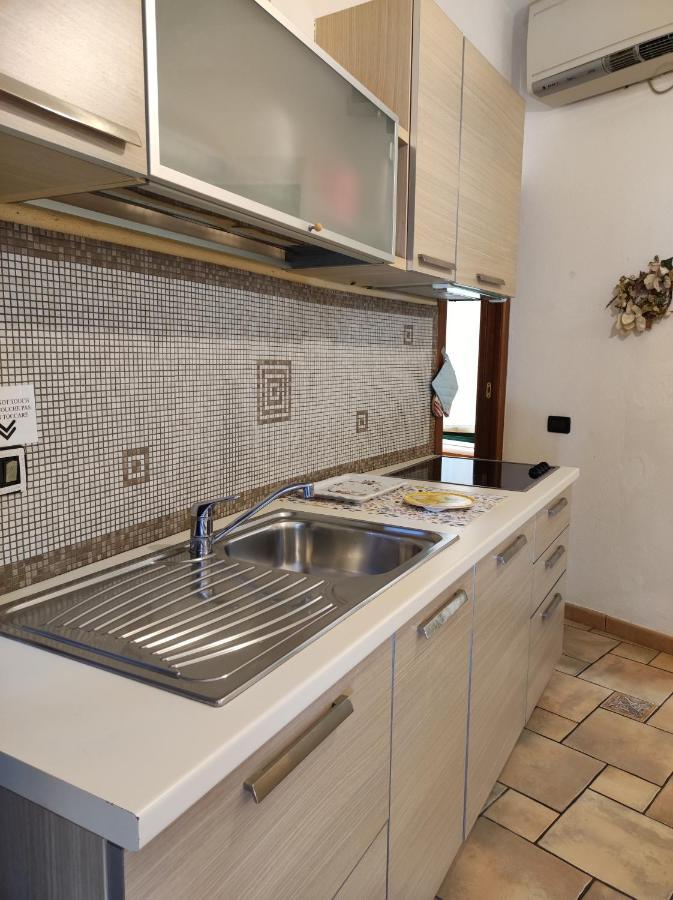 Ferienwohnung Bilocale Nella Vecchia Citta' Di Mentone Exterior foto