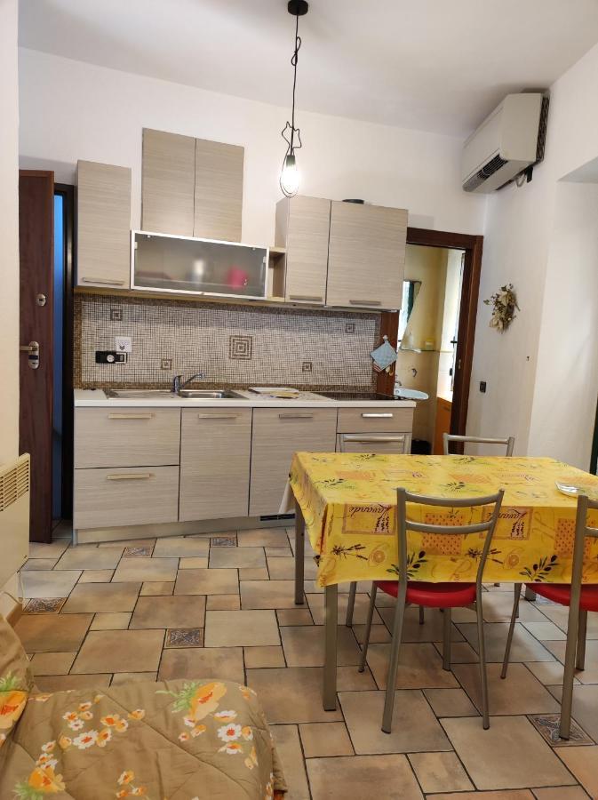 Ferienwohnung Bilocale Nella Vecchia Citta' Di Mentone Exterior foto