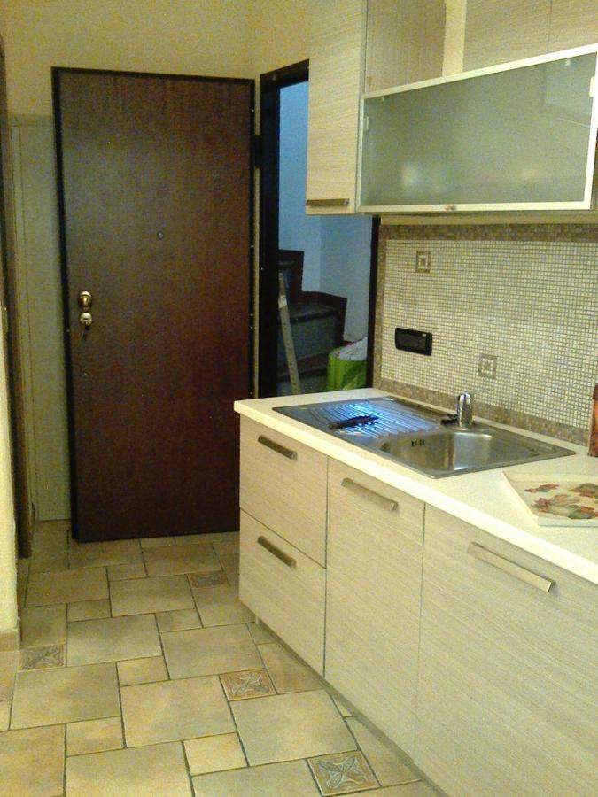 Ferienwohnung Bilocale Nella Vecchia Citta' Di Mentone Exterior foto