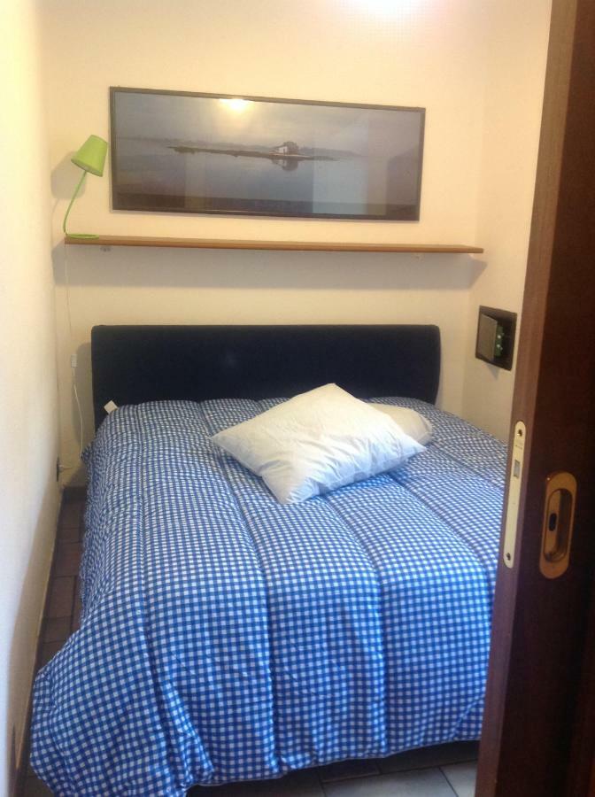 Ferienwohnung Bilocale Nella Vecchia Citta' Di Mentone Exterior foto
